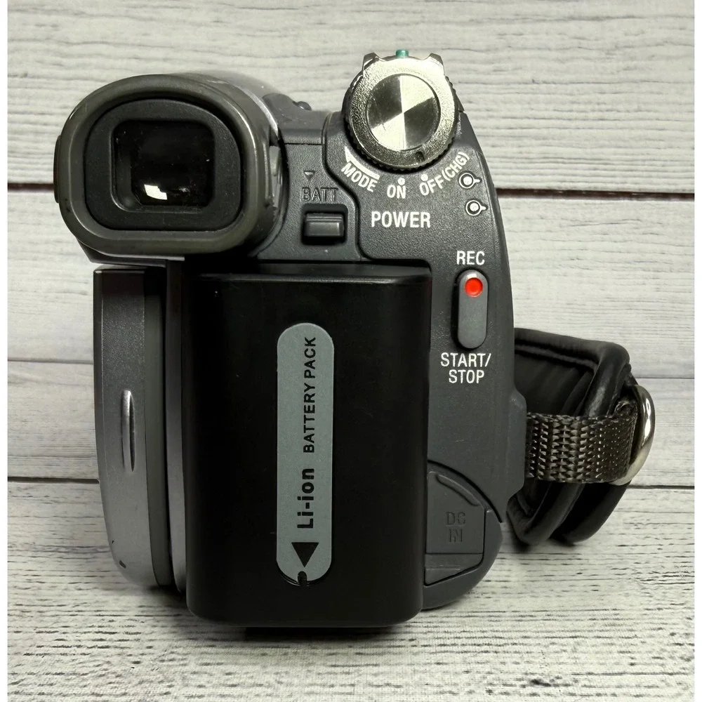 Sony Handycam DCR-HC28 Digital Video Camera Carl Zeiss‎ 20x For Parts or Repair